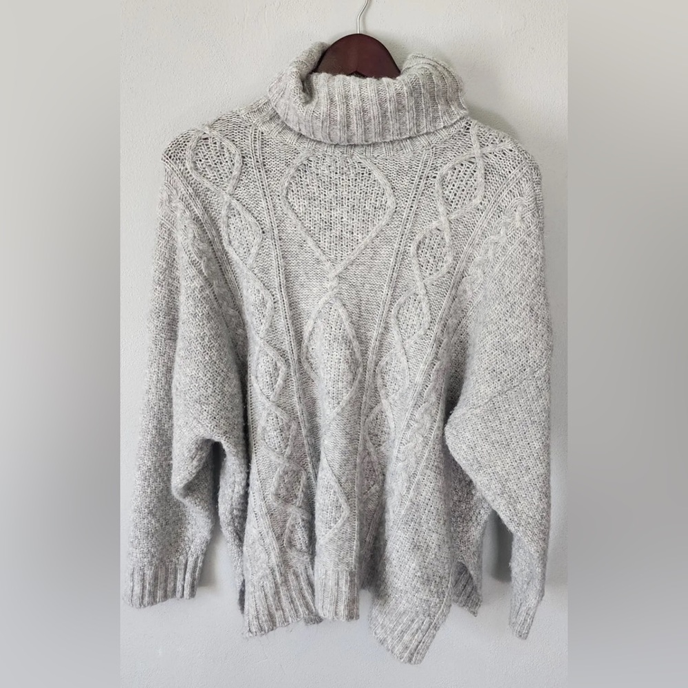 American Eagle Aerie Gray Cable Knit Wool Blend Oversized Sweater Size Medium